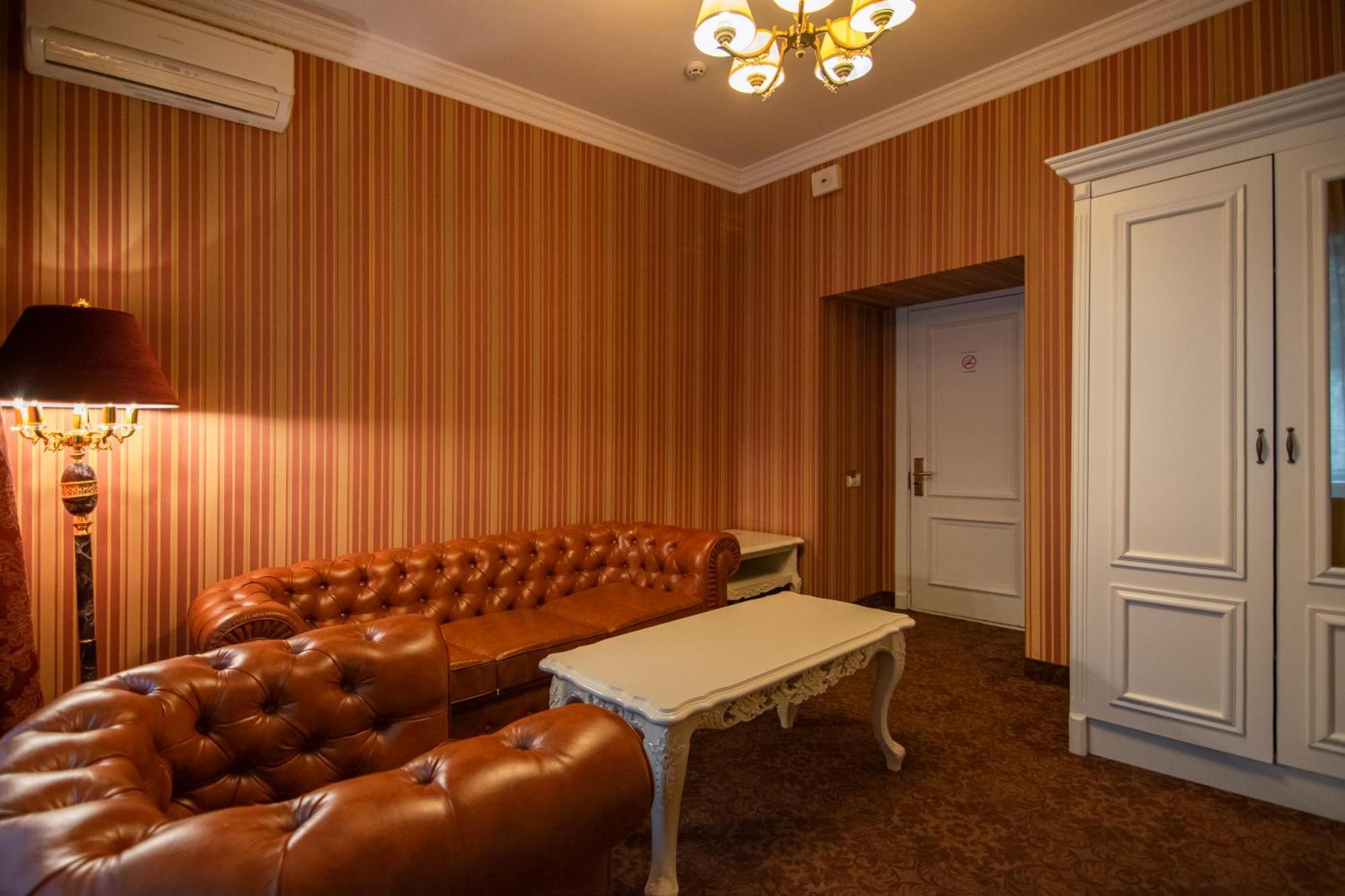 Royal Olympic Hotel 3*