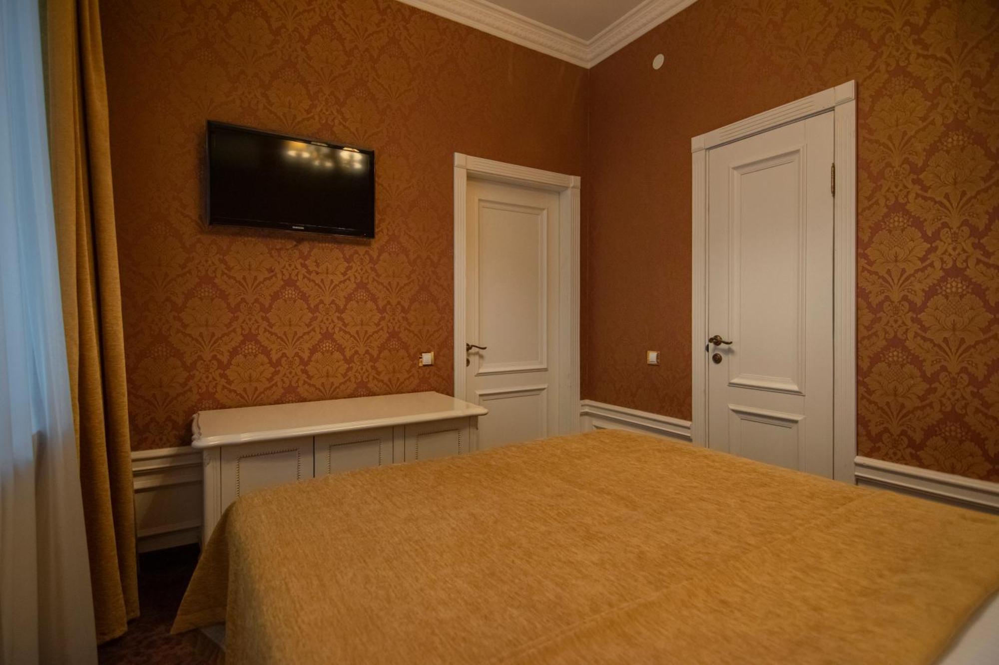 Royal Olympic Hotel 3*